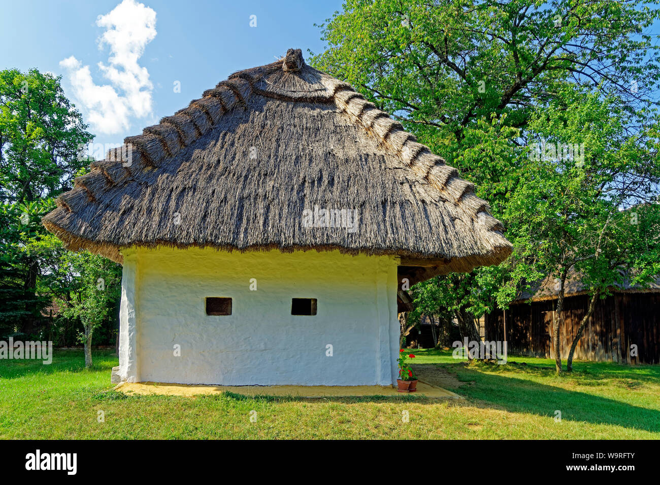 Örség, Wächterregion, Museumsdorf, Pityerszer, Häuser, Reetdach Foto Stock