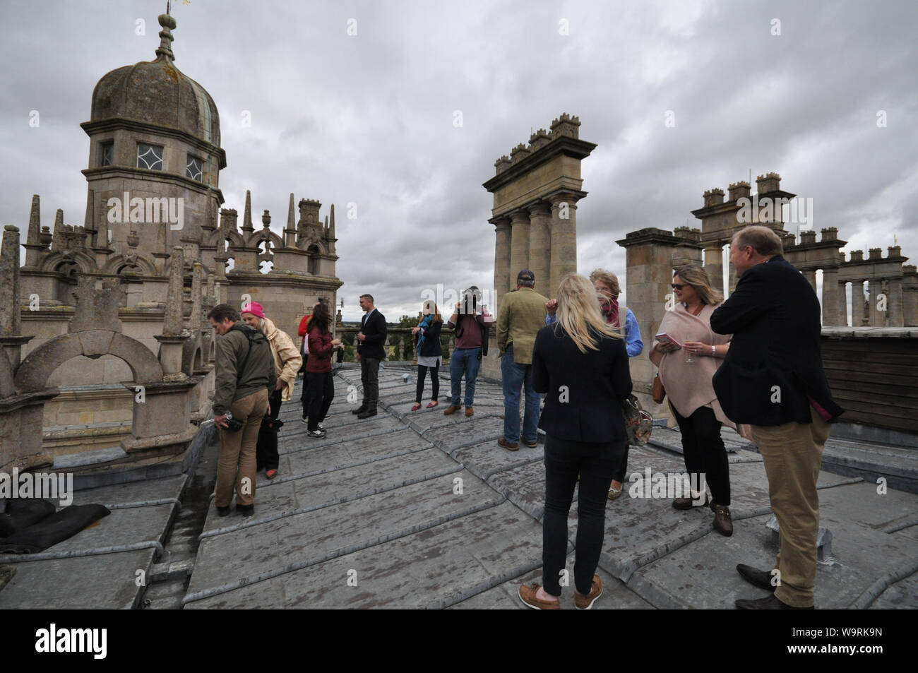 Stamford, Lincolnshire, Regno Unito, 15 agosto 2019, il supporto montato sul tetto di Burghley House durante l'anteprima media prima del 2019 Land Rover Burghley Horse Trials, Credito:Jonathan Clarke/Alamy Live News Foto Stock