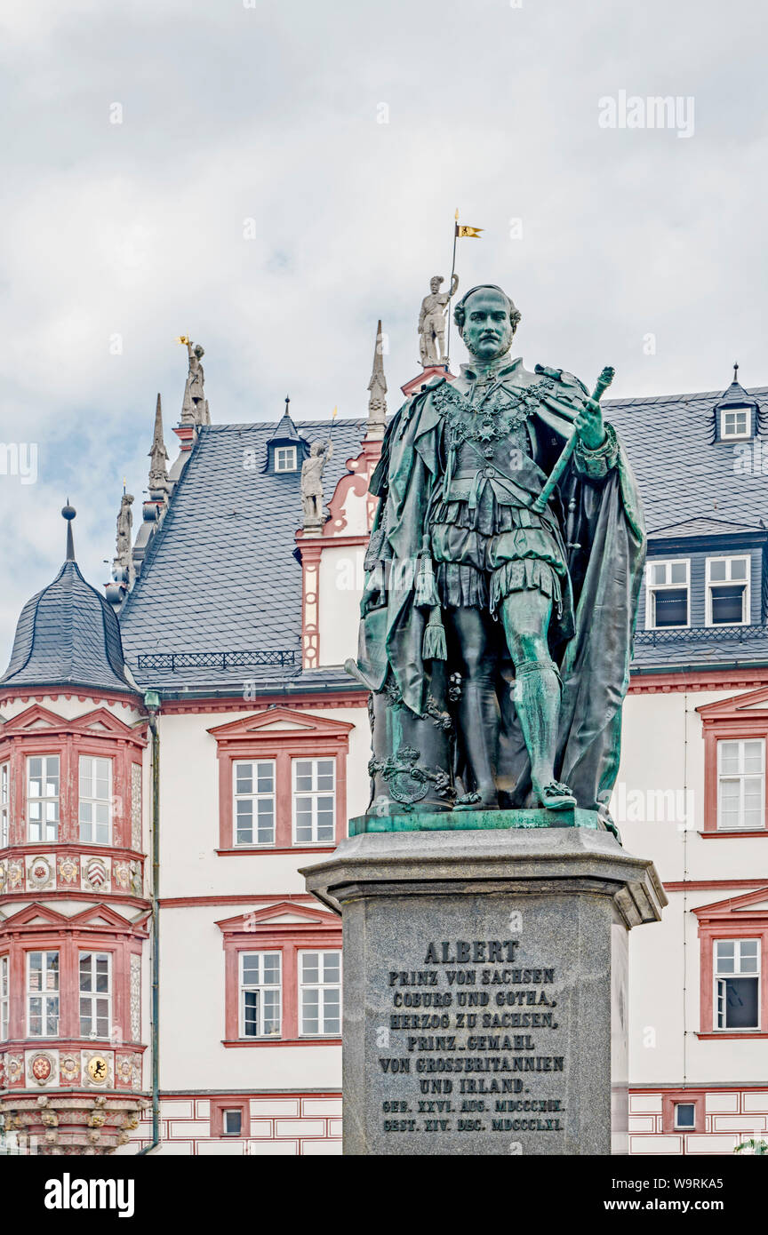 Coburg Franconia, Germania): la Piazza del Mercato con il memoriale di Prince Albert; Coburg (Franken, Deutschland): Marktplatz mit Denkmal für Prinz Albert Foto Stock