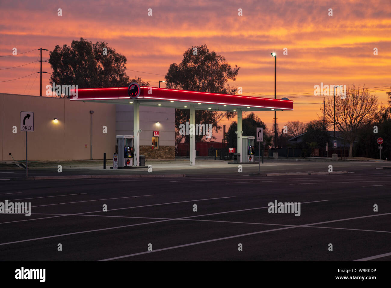 America del Nord, America, California, stazione di gas, American Nightscapes.Caption locale *** Foto Stock