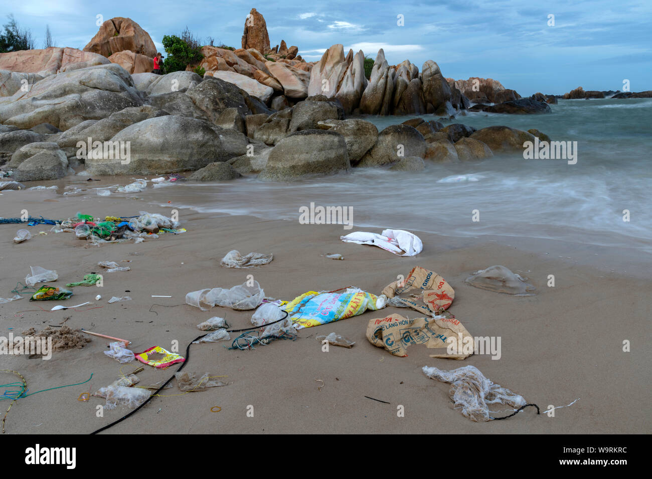 Asia, Asia del sud-est asiatico, Vietnam, Southern, Binh Thuan Provincia, Phan Thiet, inquinata beach.Caption locale *** Foto Stock