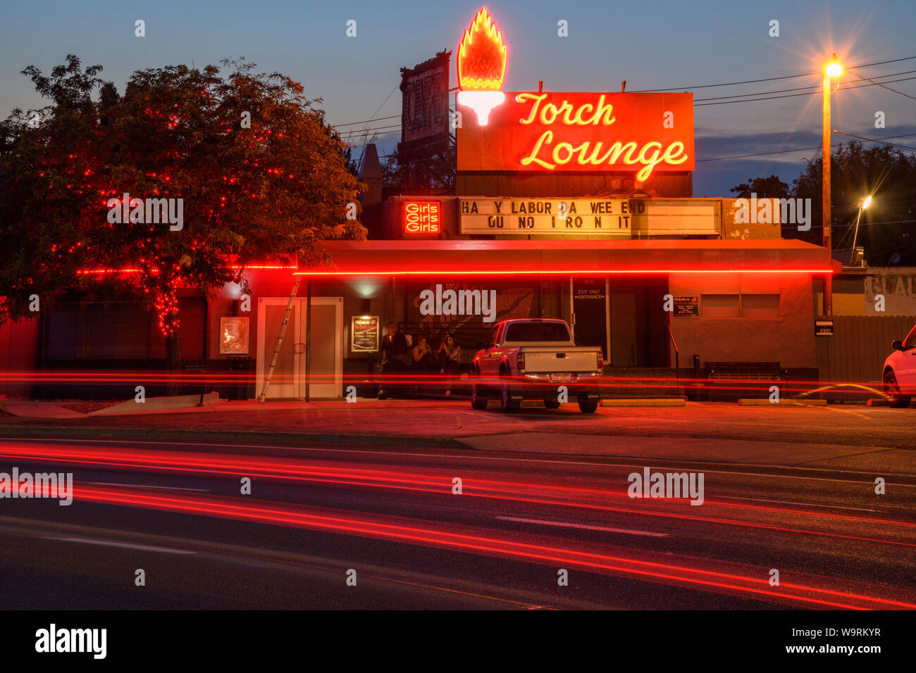 America del Nord, America, STATI UNITI D'AMERICA, Idaho Boise, torcia Lounge di notte.Caption locale *** Foto Stock