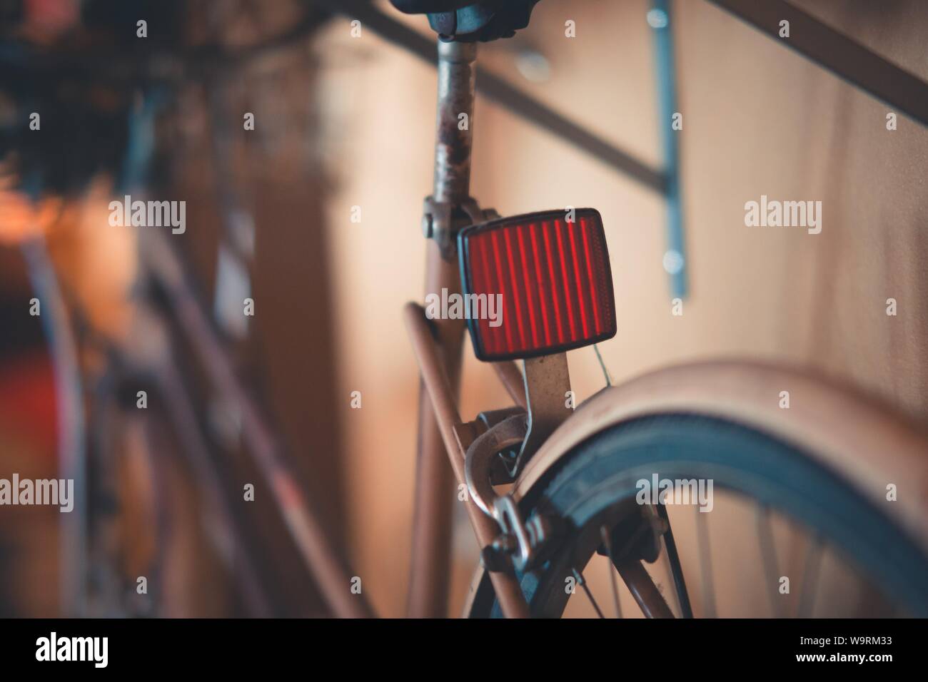 Primo piano della luce posteriore della bicicletta Foto Stock