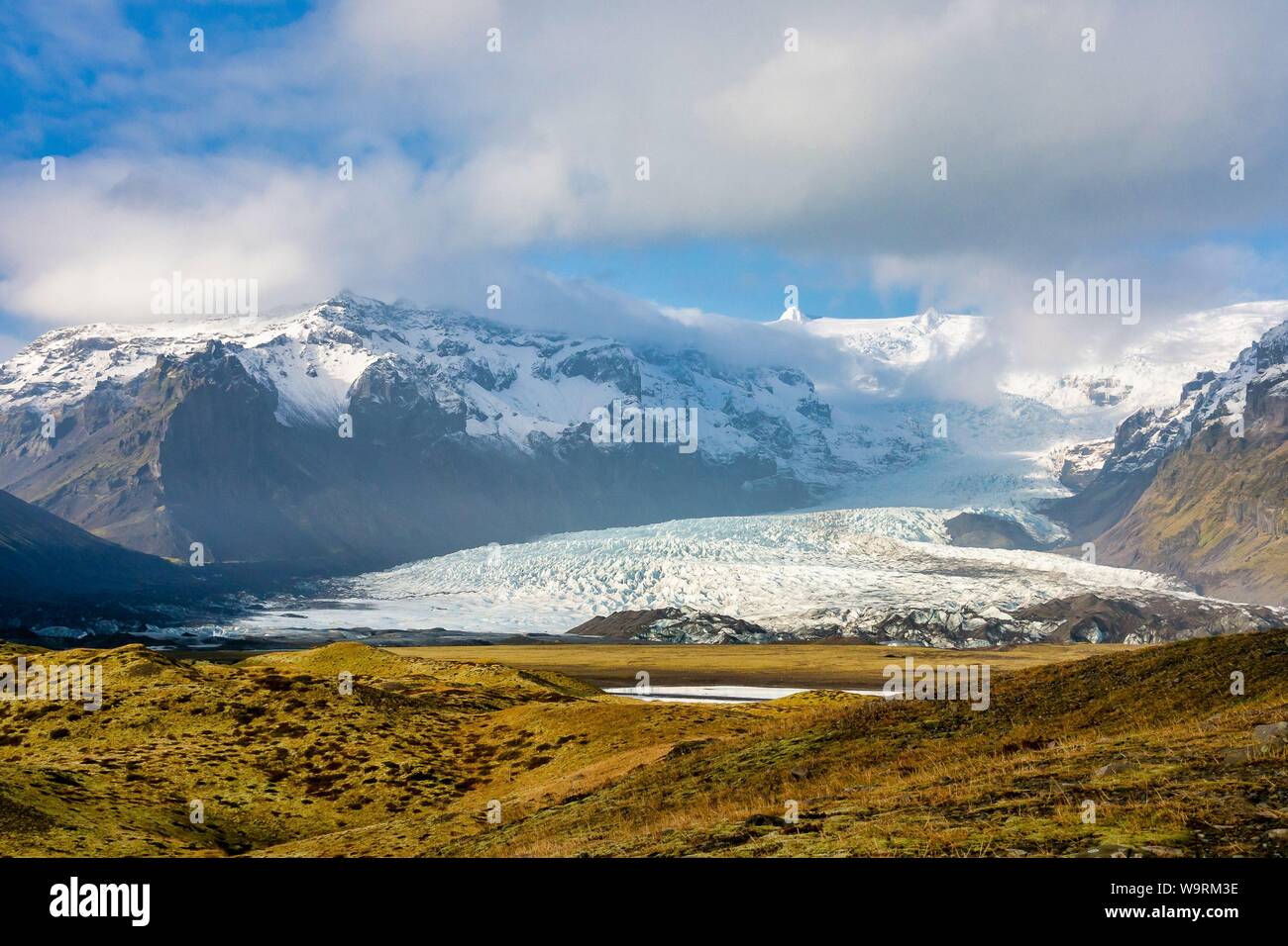 Tipico paesaggio islandese tra Vik e Joekulsarlon in Islanda, l'Europa. Foto Stock