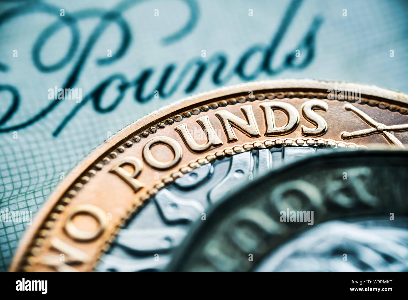 Sterlina inglese monete e banconote Foto Stock