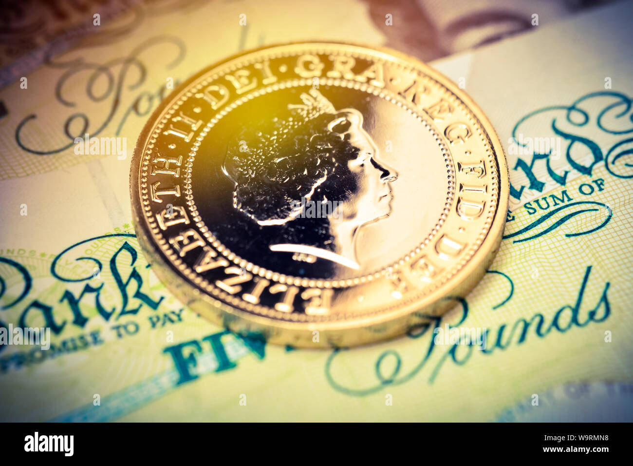 Sterlina inglese di monete e banconote Foto Stock