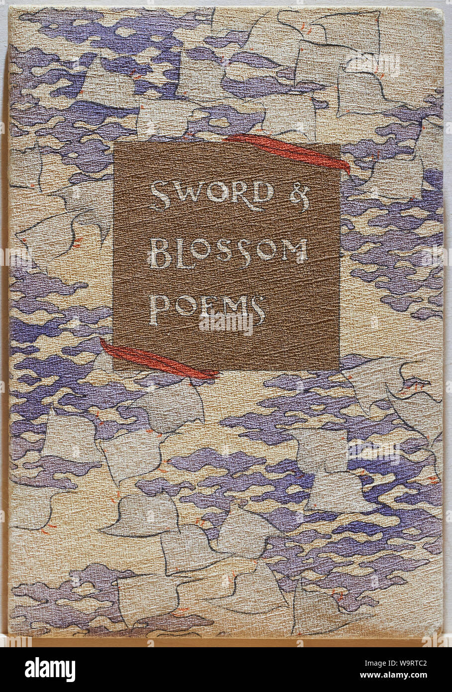 Woodblock giapponese spada stampato & Blossom poesie libro pubblicato da Hasegawa nei primi anni del Novecento (xx secolo). Foto Stock
