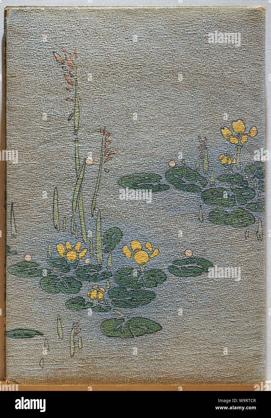 Woodblock giapponese spada stampato & Blossom poesie libro pubblicato da Hasegawa nei primi anni del Novecento (xx secolo). Foto Stock