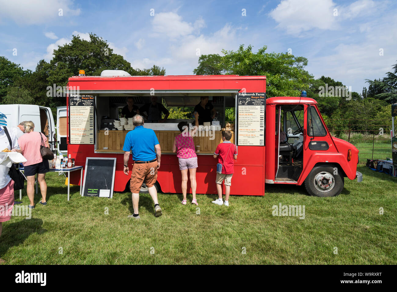 Mobile bar burger Il Helmingham Festival di Classic & Sports Cars Foto Stock