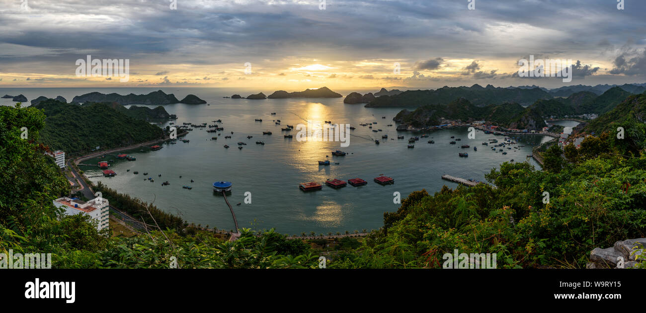Cat Ba Island Panorama (Vietnam) Foto Stock