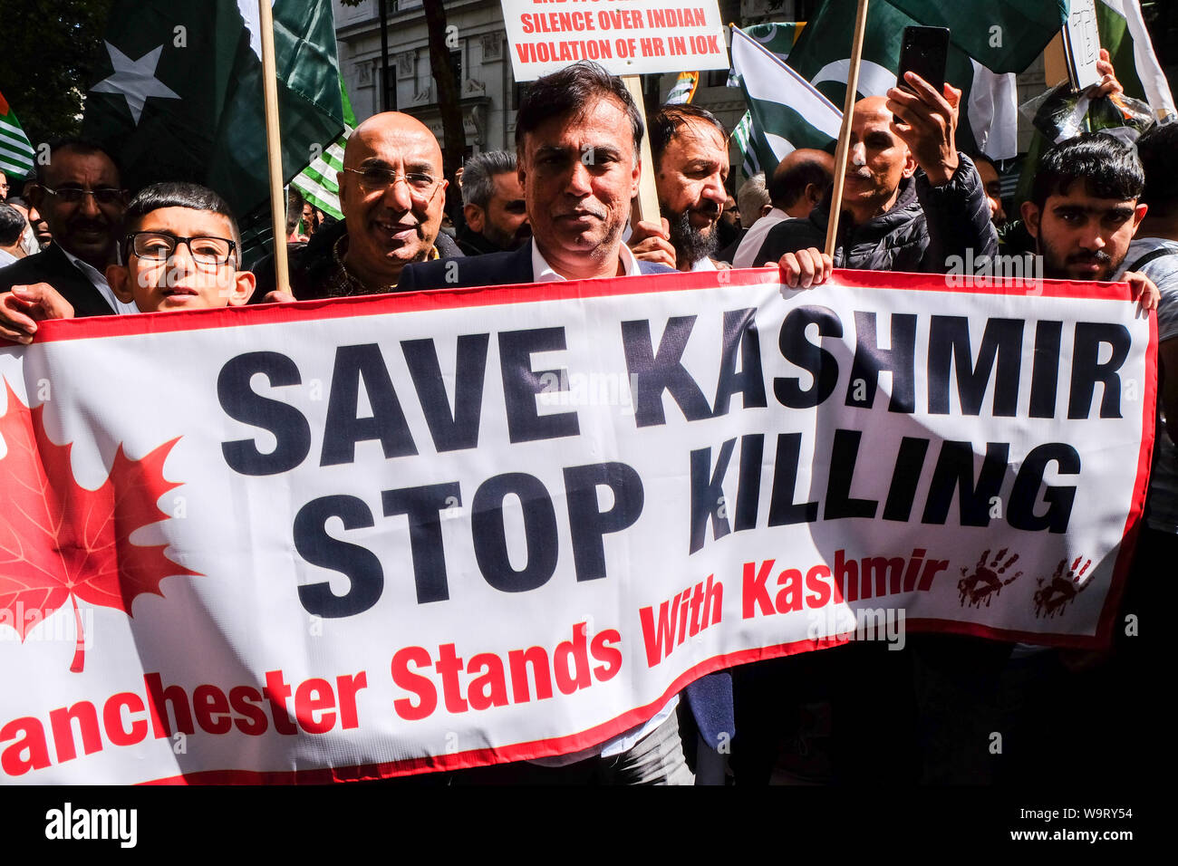 Aldwych, Londra, Regno Unito. Il 15 agosto 2019. Il Kashmir protesta al di fuori dell'Alta Commissione Indiana a Londra dal Pakistan sostenitori. Credito: Matteo Chattle/Alamy Live News Foto Stock