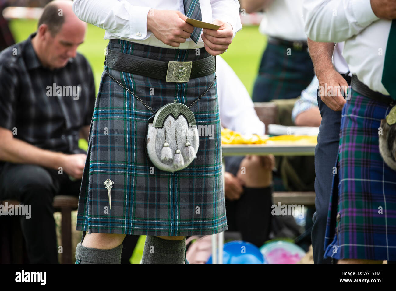 Scottish kilt e sporran indossata da un funzionario nell'annuale Halkirk Highland Games di Caithness Foto Stock