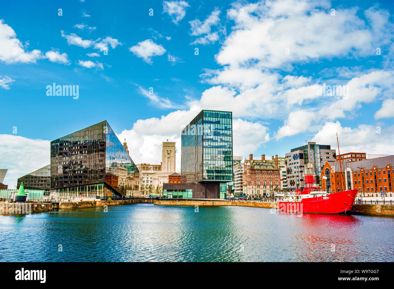Waterfront e dello skyline della città, Liverpool, Merseyside, Regno Unito Foto Stock