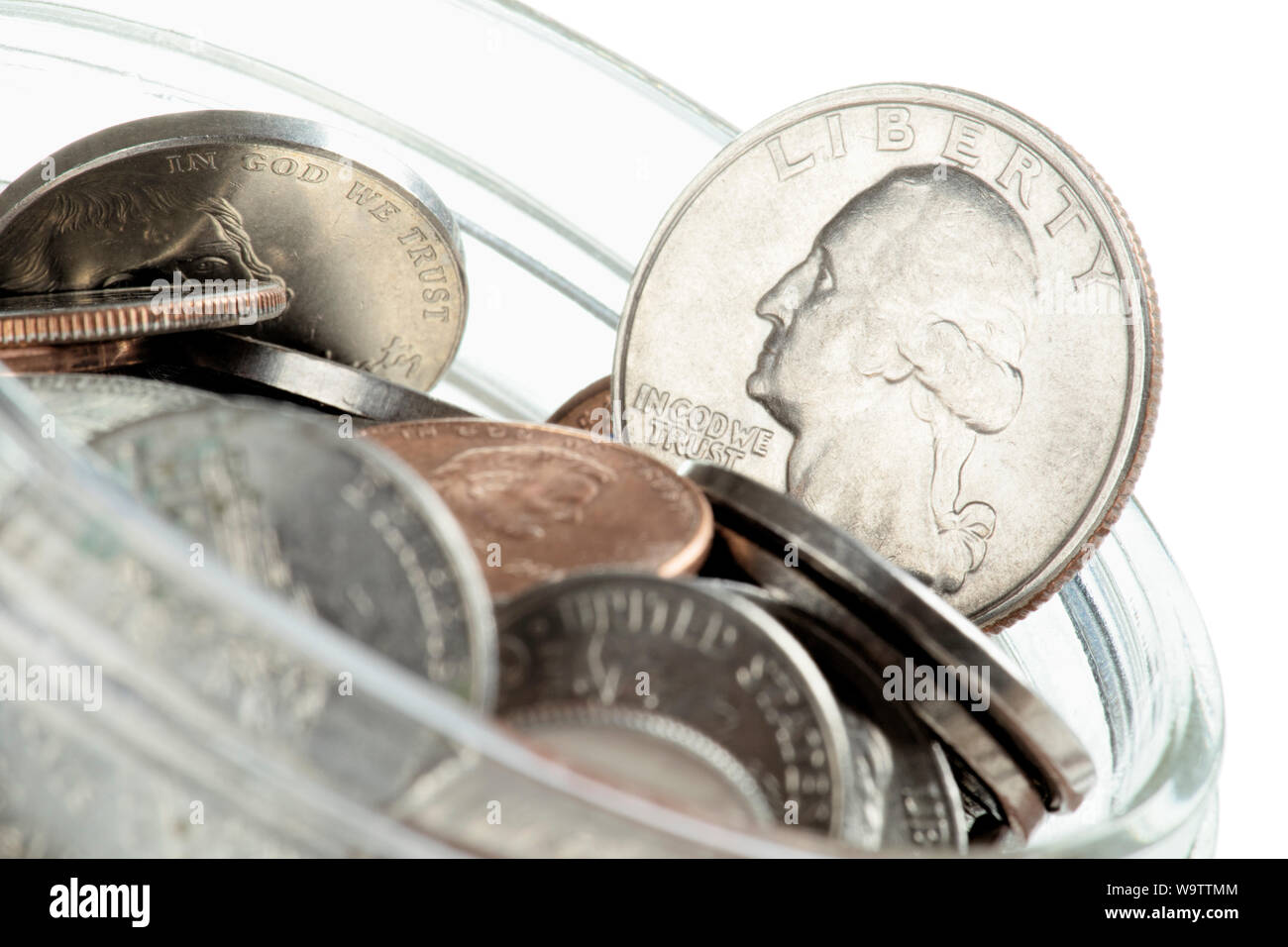 Stati Uniti monete in un vaso isolato su sfondo bianco Foto Stock