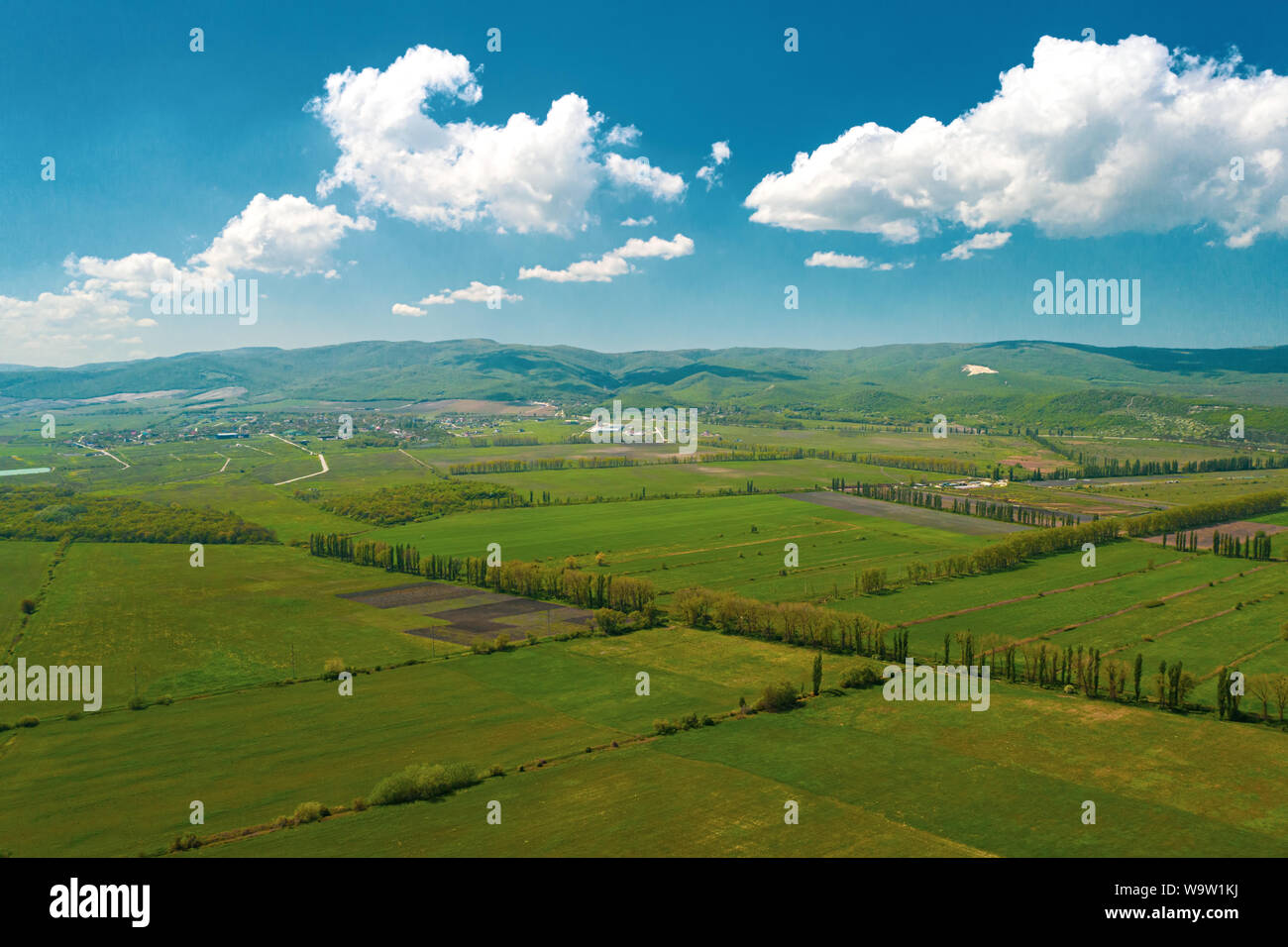 Antenna di paesaggio di campagna. Paesaggio naturale. Vista da sopra Foto Stock