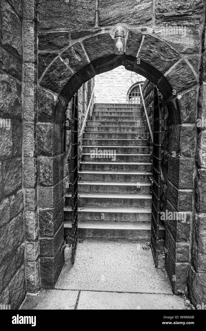 Ingresso di un complesso medievale in Washington Heights di Manhattan (New York) Foto Stock