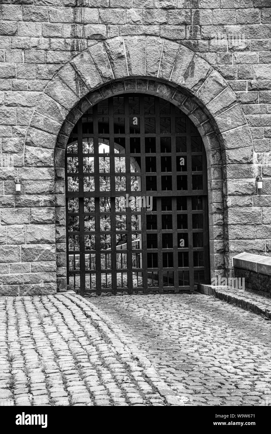 Ingresso di un complesso medievale in Washington Heights di Manhattan (New York) Foto Stock