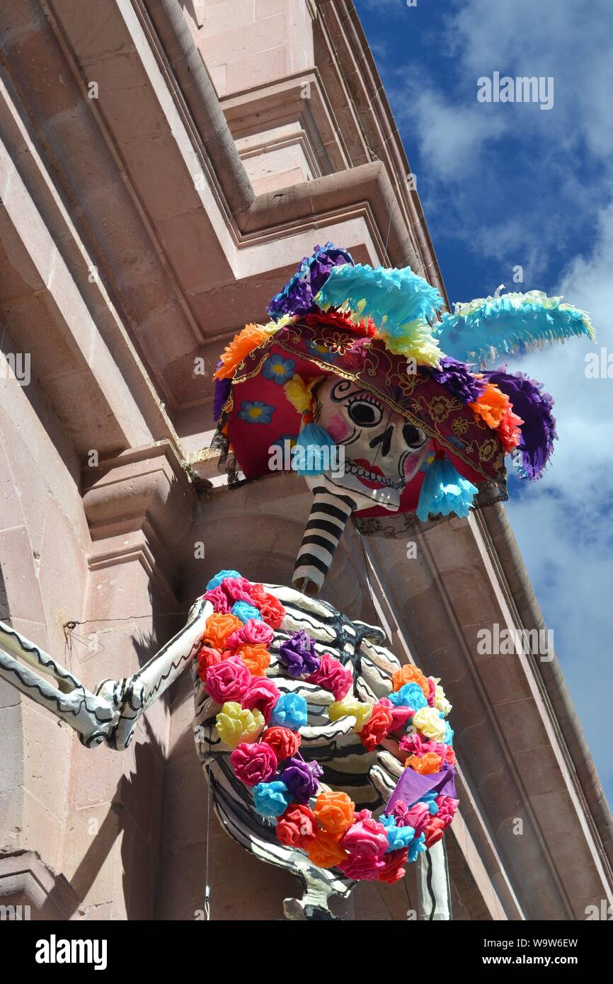 Decorazioni intorno a Zacatecas città in México. Festival del día de Muertos. Una tradizione che si svolge ogni 1 di novembre in Messico. Foto Stock