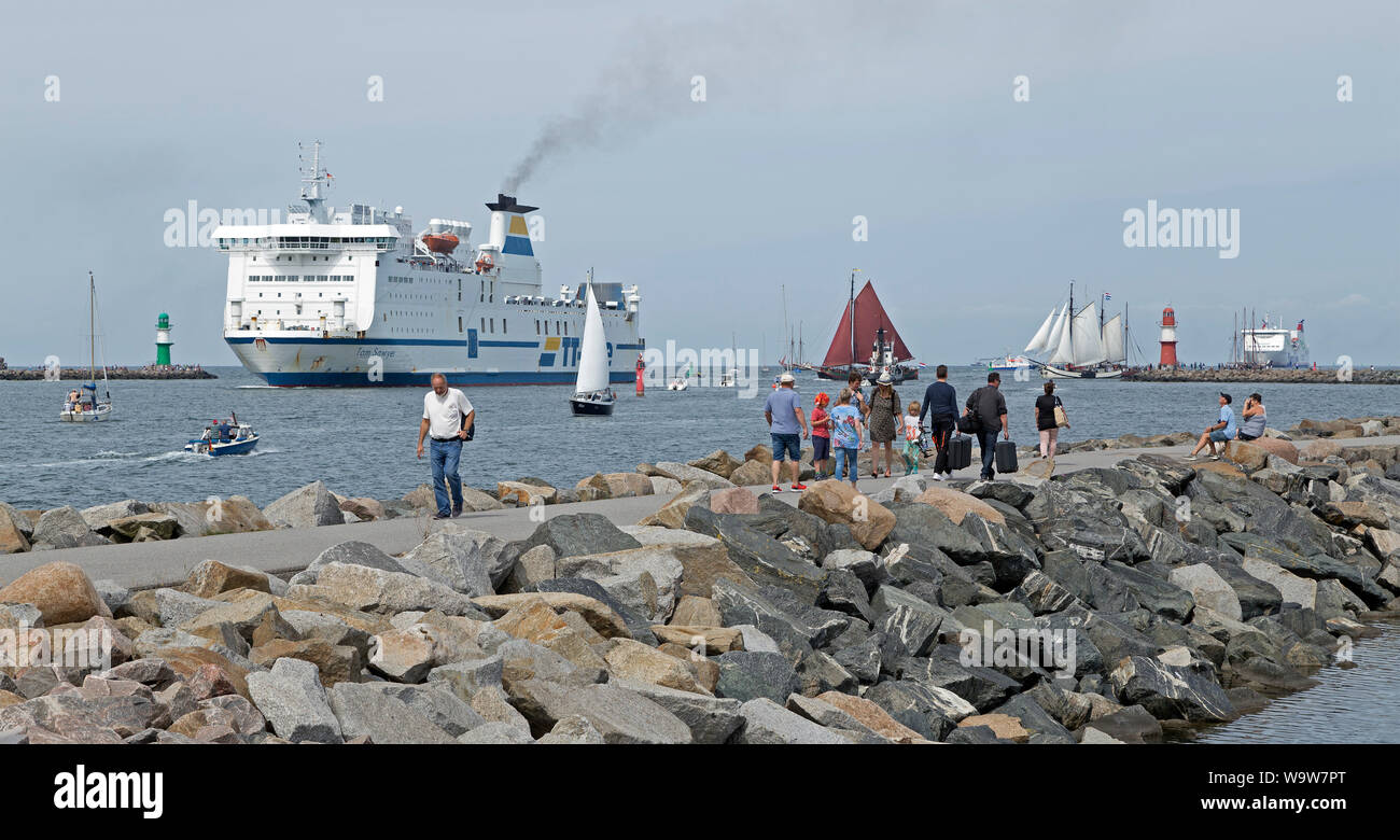 Hanse-Sail, Warnemünde, Rostock, Meclemburgo-Pomerania Occidentale, Germania Foto Stock