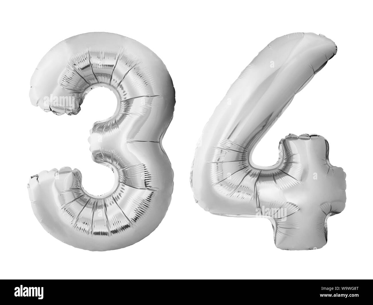 Numero 34 trenta quattro realizzato in argento con palloncini gonfiabili isolati su sfondo bianco. Rosa palloncini elio formando 34 trenta quattro Foto Stock
