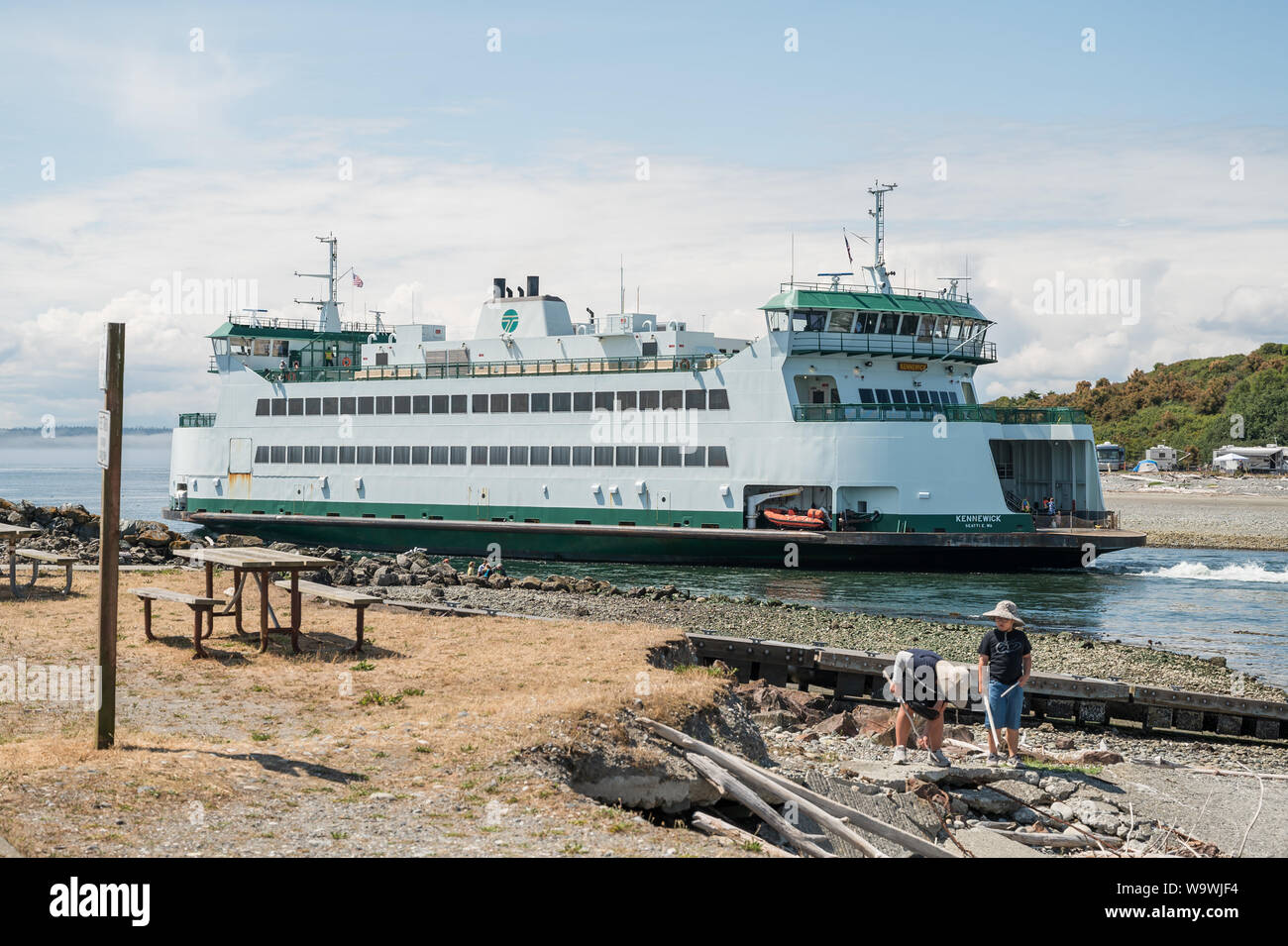 Dello stato di Washington Kennewick traghetto lascia il traghetto Coupeville dock rotta per Port Townsend. Whidbey Island e della Penisola Olimpica. Washingto Foto Stock
