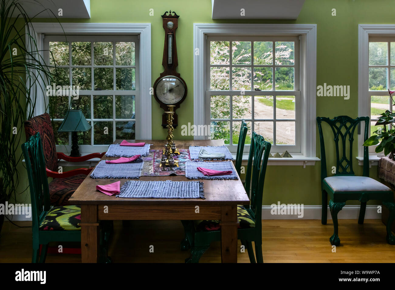 Impostazione tabella in una fattoria del New England - BLUE HILL, MAINE Foto Stock