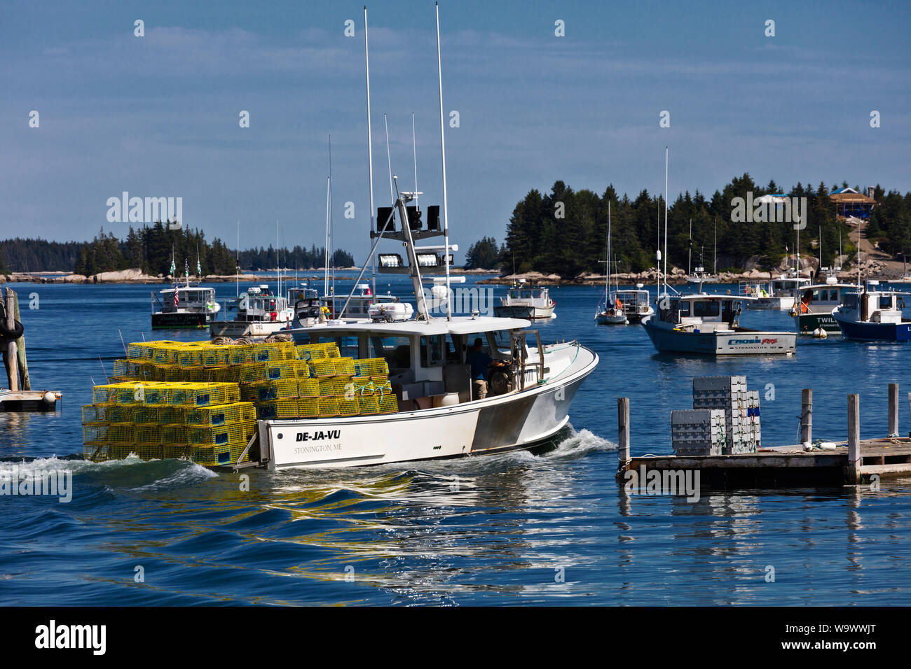 Un astice barca da pesca di testa fuori di STONINGTON un importante destinazione turistica - Isola di cervi, MAINE Foto Stock