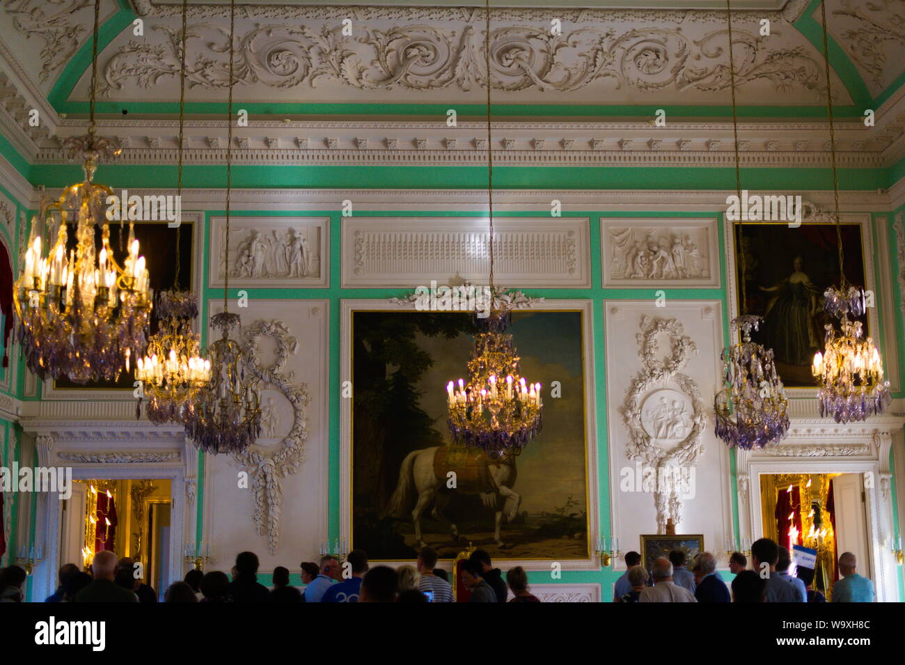 Sontuoso interno del Palazzo di Peterhof, Petrodvorets, San Pietroburgo, Russia Foto Stock