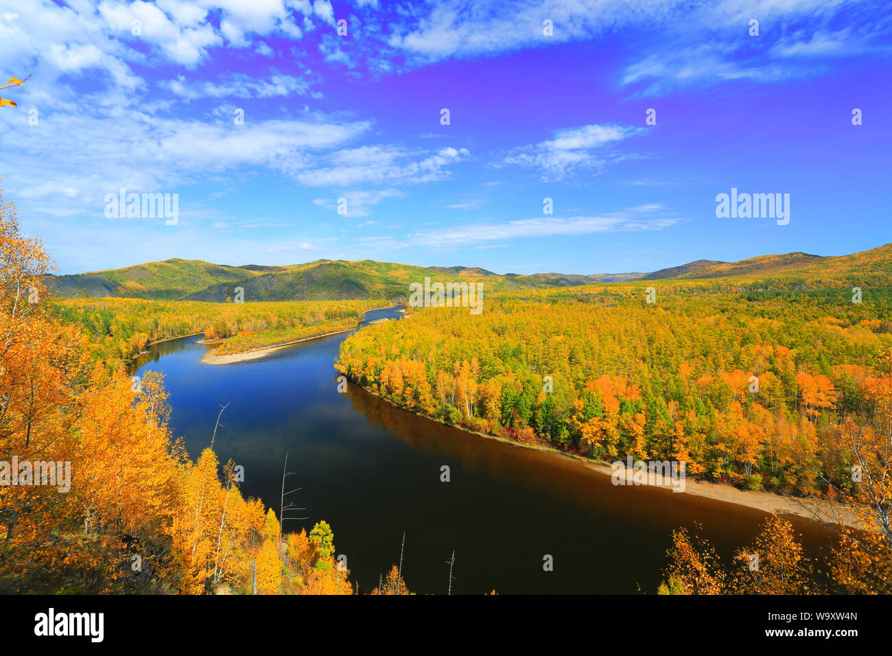 Il grande xingan torrente di montagna fiume in autunno Foto Stock