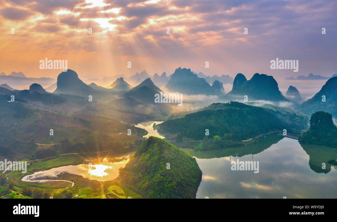 Luce santa messa a terra Foto Stock