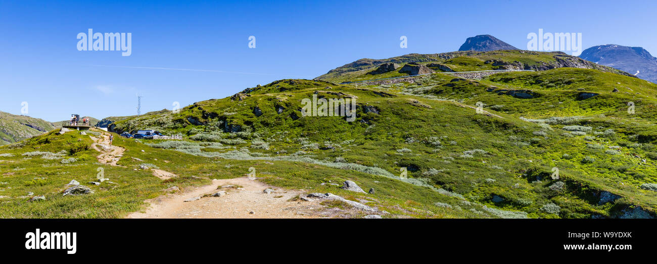 Vista sulla strada a forcina per capelli dal punto di vista Oscarshaug Nedre nazionale lungo il percorso panoramico tra Sognefjellet Skjolden e Lorn in Norvegia occidentale. Foto Stock