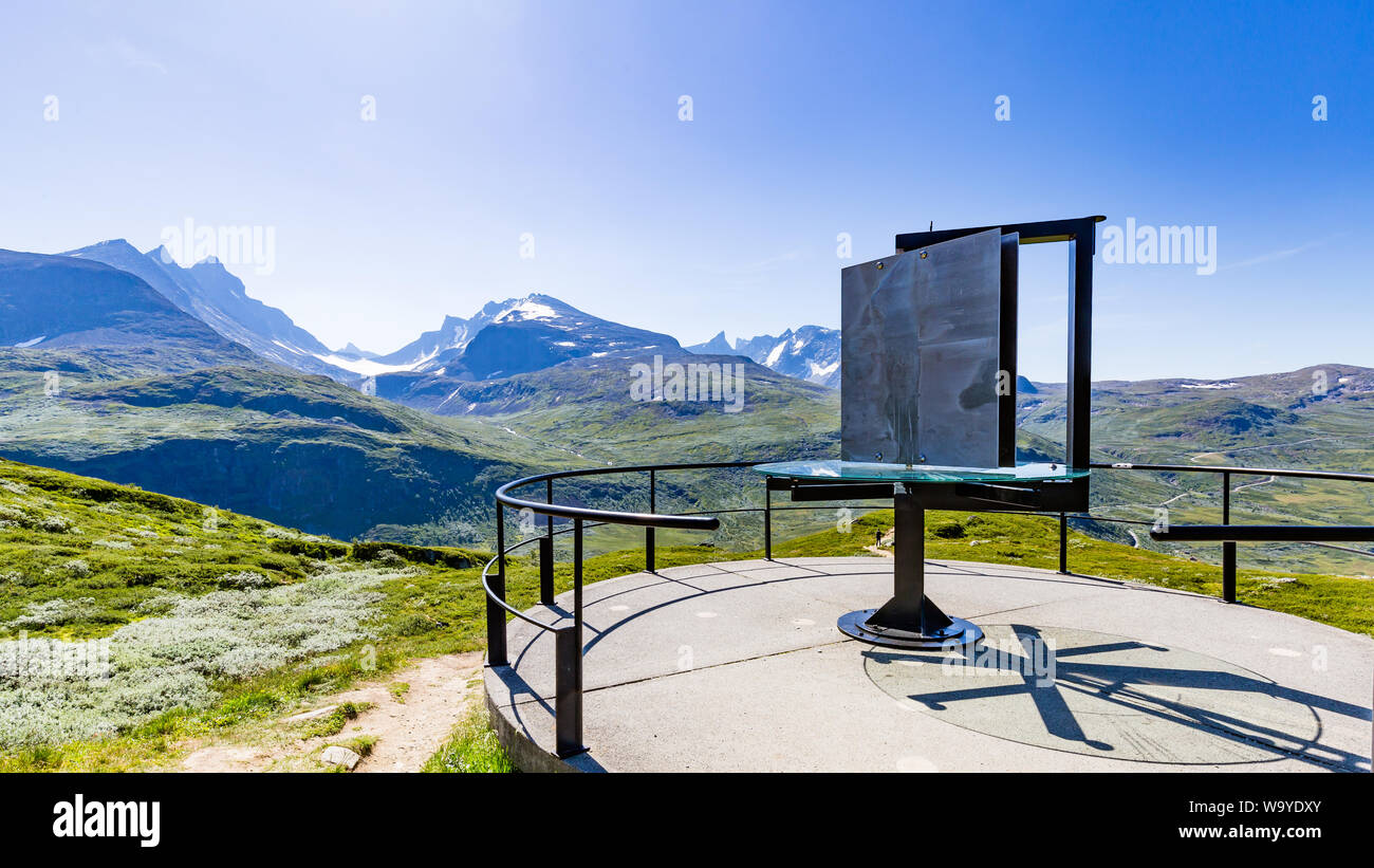 Punto di vista Oscarshaug Nedre a livello nazionale il percorso panoramico tra Sognefjellet Skjolden e Lorn in Sogn og Fjordane in Norvegia occidentale. Foto Stock