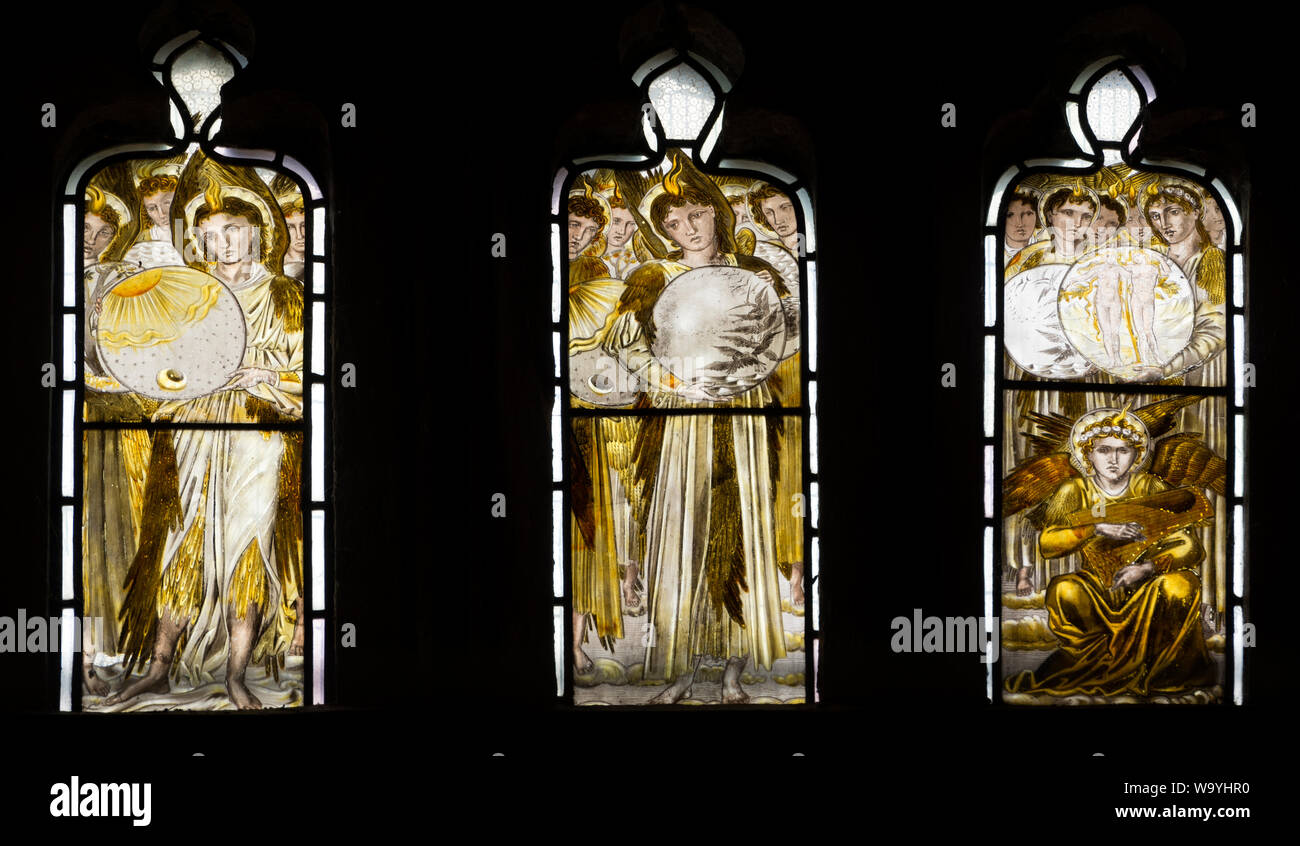 Sei giorni della creazione in vetro colorato da Edward Burne-Jones, Chiesa di Tutti i Santi, Middleton Cheney, Northamptonshire, England, Regno Unito Foto Stock