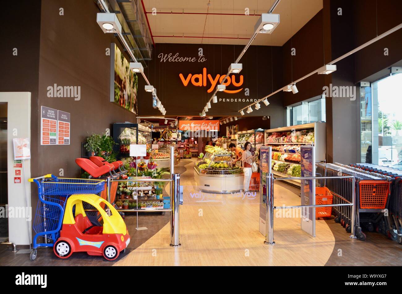 Supermercato valyou st julians malta ingresso Foto Stock