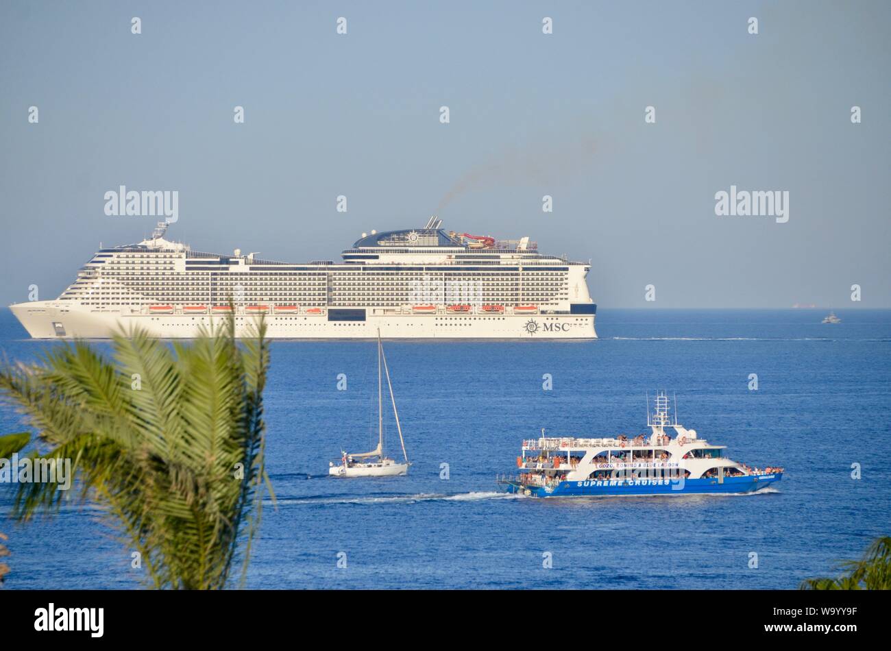 MSC fantasia la nave di crociera off malta Foto Stock