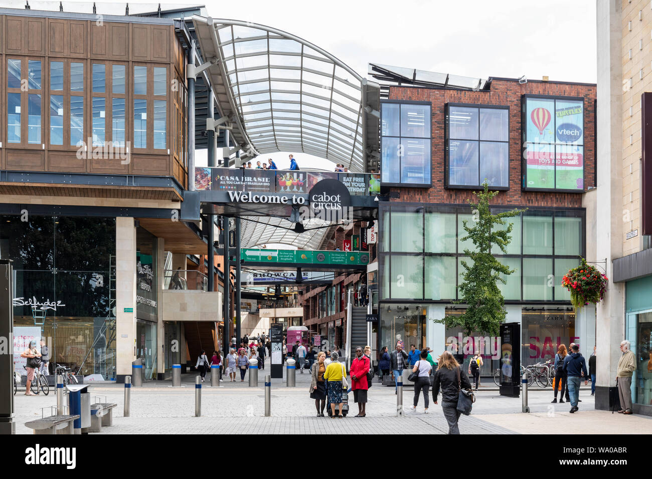 L'entrata al centro commerciale Cabot Circus, Bristol City Centre, Inghilterra, Regno Unito Foto Stock