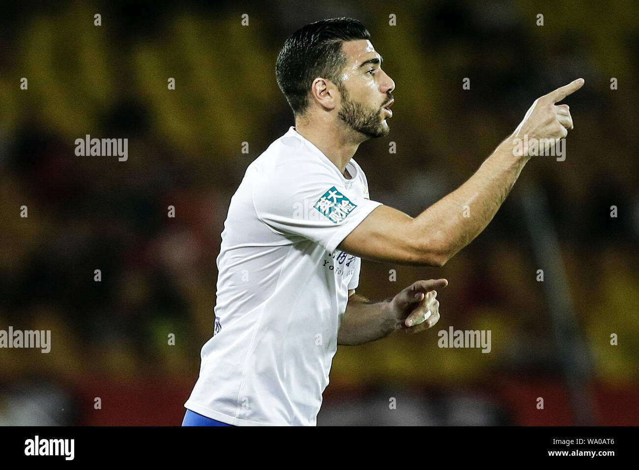 Il calcio italiano player Graziano Pelle dello Shandong Luneng Taishan reagisce come egli compete contro Wuhan Zall nel loro ventiduesimo tondo corrispondere durante il 2019 Chinese Football Association Super League (CSL) nella città di Wuhan, Cina centrale della provincia di Hubei, 15 agosto 2019. Wuhan Zall sconfitto Shandong Luneng Taishan 2-1. Foto Stock Il calcio italiano player Graziano Pelle dello Shandong Luneng Taishan reagisce come egli compete contro Wuhan Zall nel loro ventiduesimo tondo corrispondere durante il 2019 Chinese Football Association Super League (CSL) nella città di Wuhan, Cina centrale della provincia di Hubei, 15 agosto 2019. Wuhan Zall sconfitto Shandong Luneng Taishan 2-1. Foto Stock