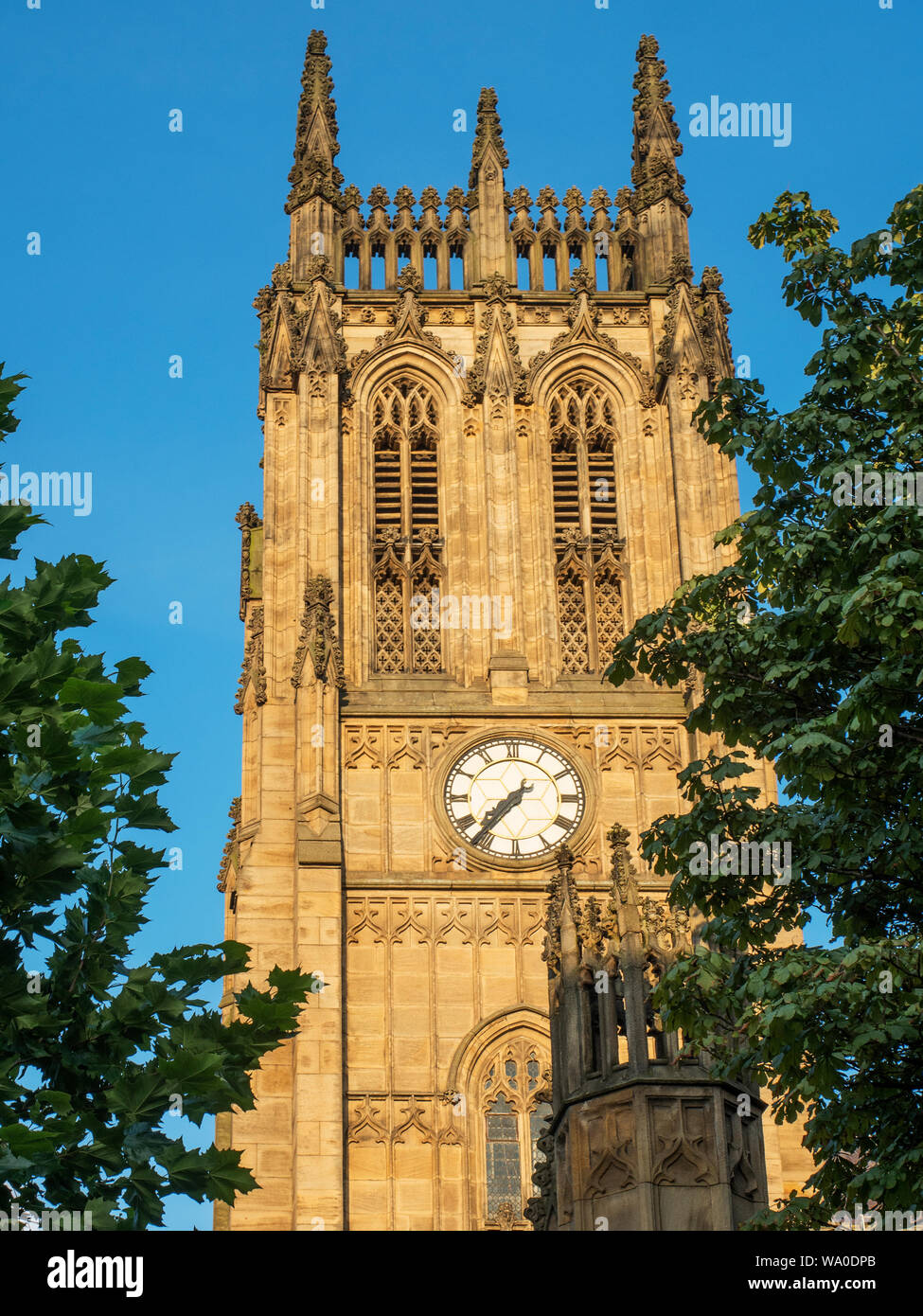 La luce del tramonto illuminano Leeds Minster Kirkgate Leeds West Yorkshire Inghilterra Foto Stock