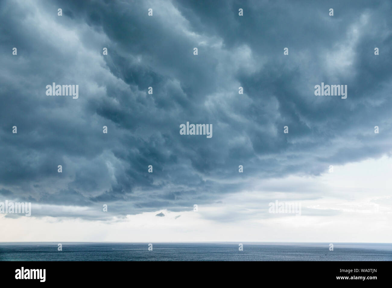 Miami Beach Florida, Oceano Atlantico, nuvole cielo meteo, nuvole tempesta raccolta, pioggia precipitazioni, FL190731029 Foto Stock