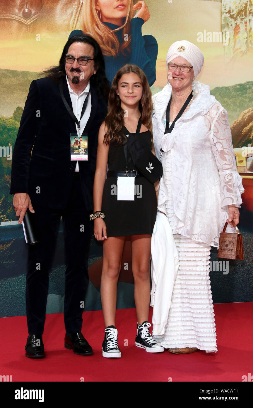 George DiCaprio, sua moglie Peggy Ann Farrar e nipote Normandie frequentando il "C'era una volta ... in Hollywood' premiere presso le Sale del Cinestar di Sony Center di Potsdamer Platz il 1 agosto 2019 a Berlino, Germania. Foto Stock