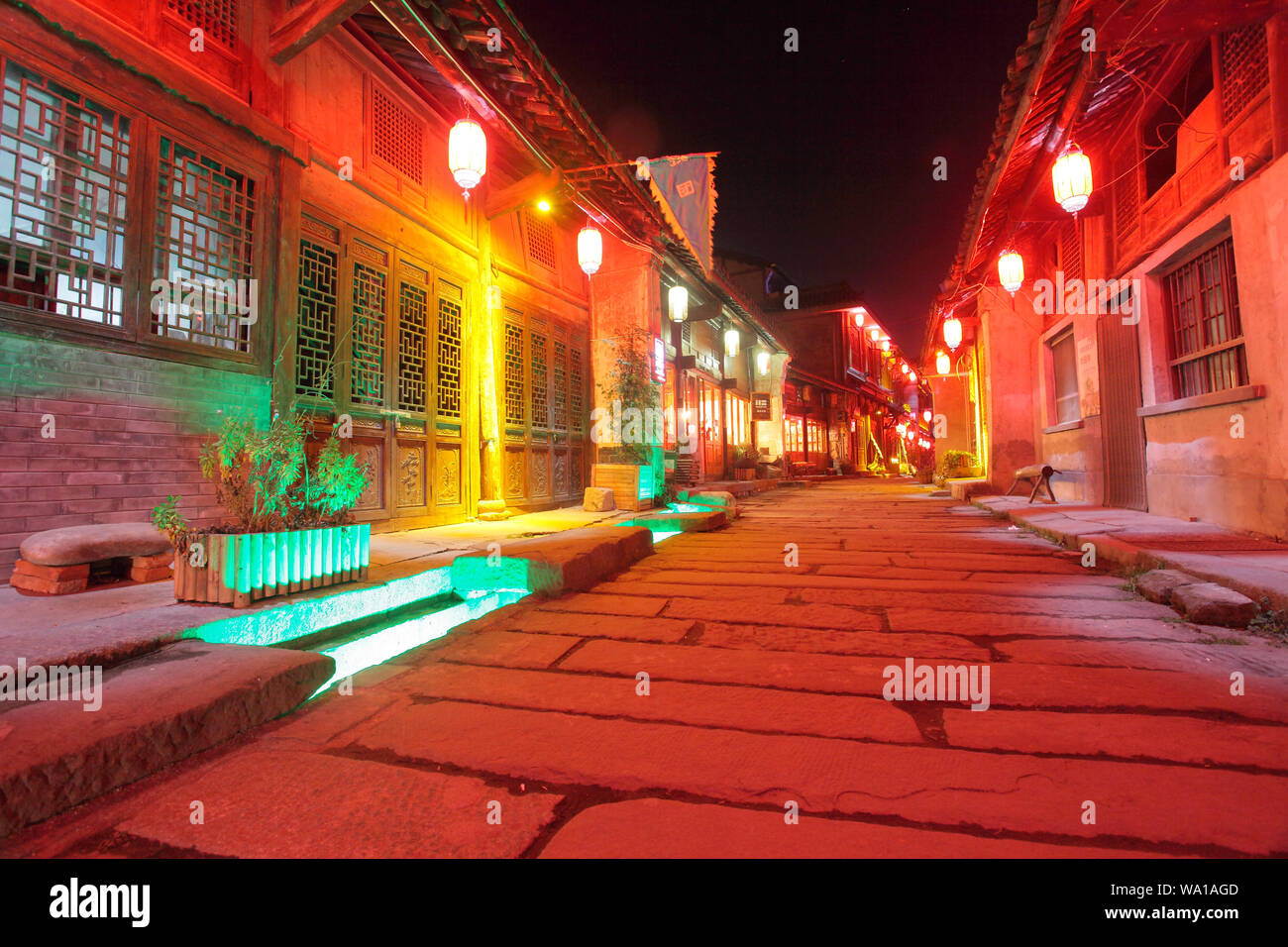 Shaanxi hanzhong diga di sinistra nella contea di vecchie strade di notte Foto Stock