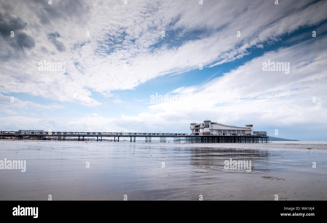 Weston-Super-Mare Grand Pier e spiaggia Foto Stock