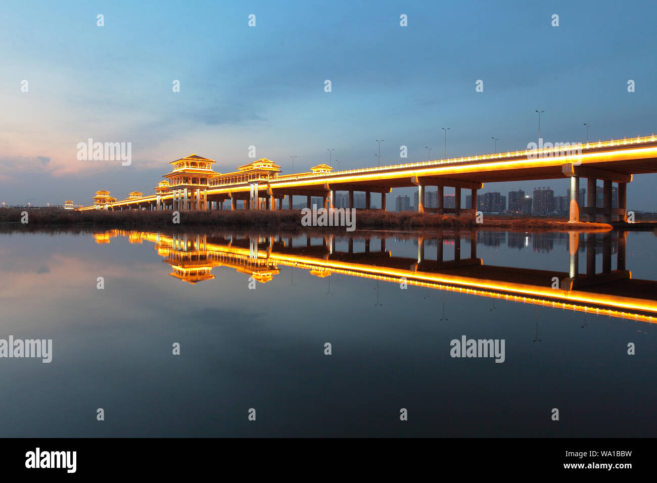 Shaanxi xi "un ba wei River Bridge di notte Foto Stock