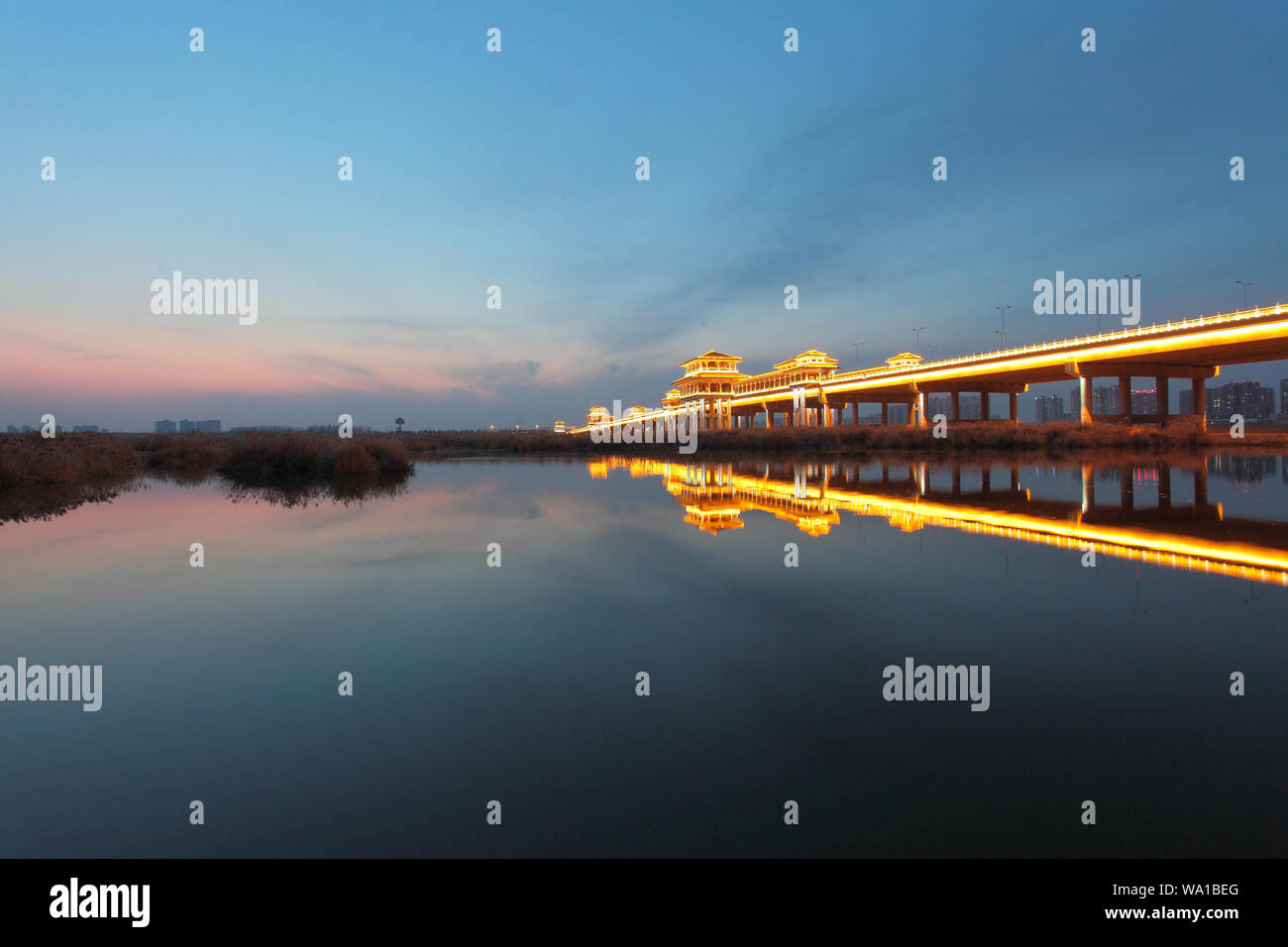 Shaanxi xi "un ba wei River Bridge di notte Foto Stock