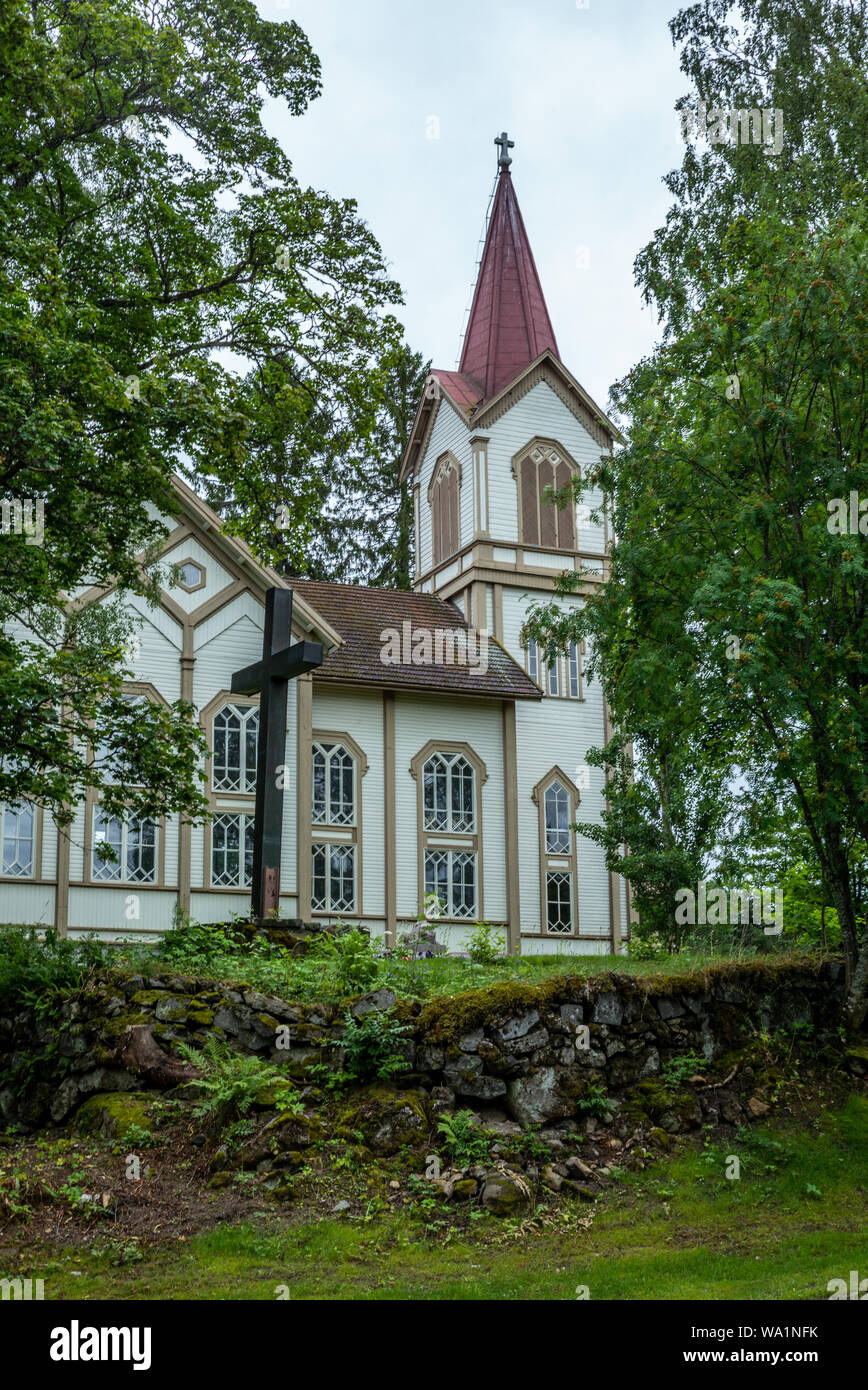 La vecchia chiesa di legno di Enonkoski in Finlandia in estate - 2 Foto Stock