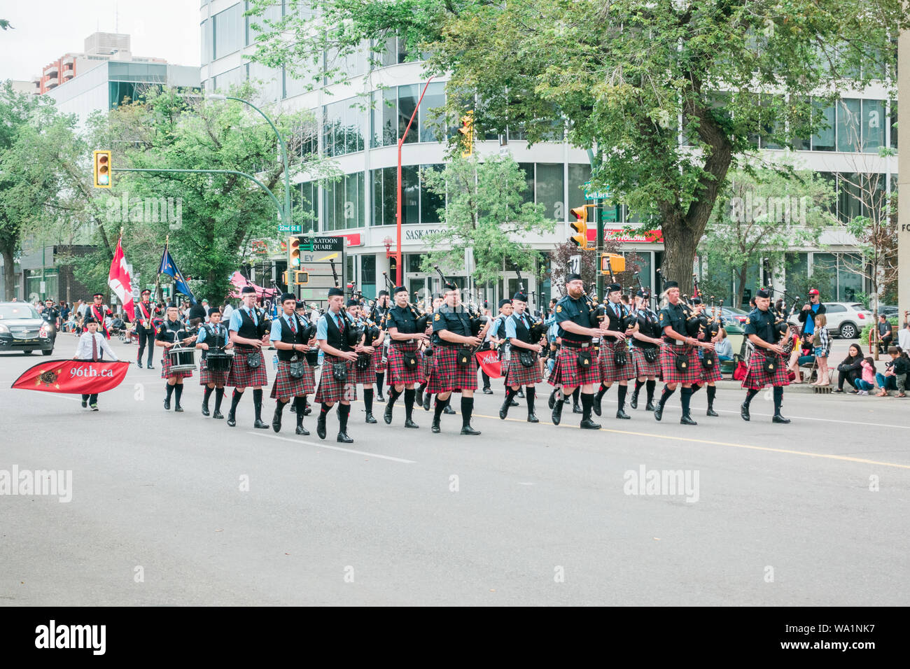 Un gruppo di persone si sta riproducendo musica di Saskatoon Exhibition Foto Stock