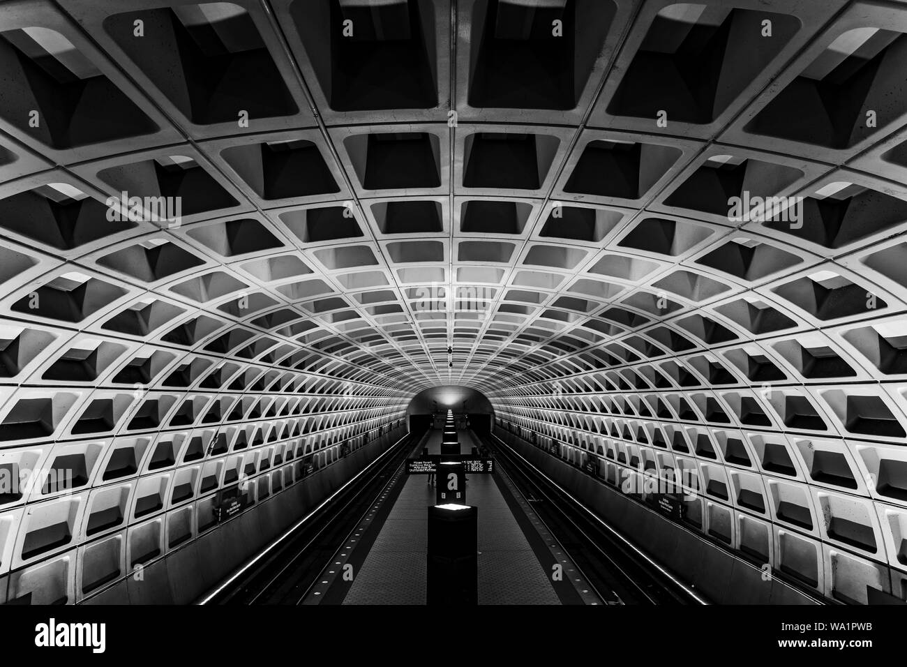 B&W shot della stazione della metropolitana di Washington DC Foto Stock