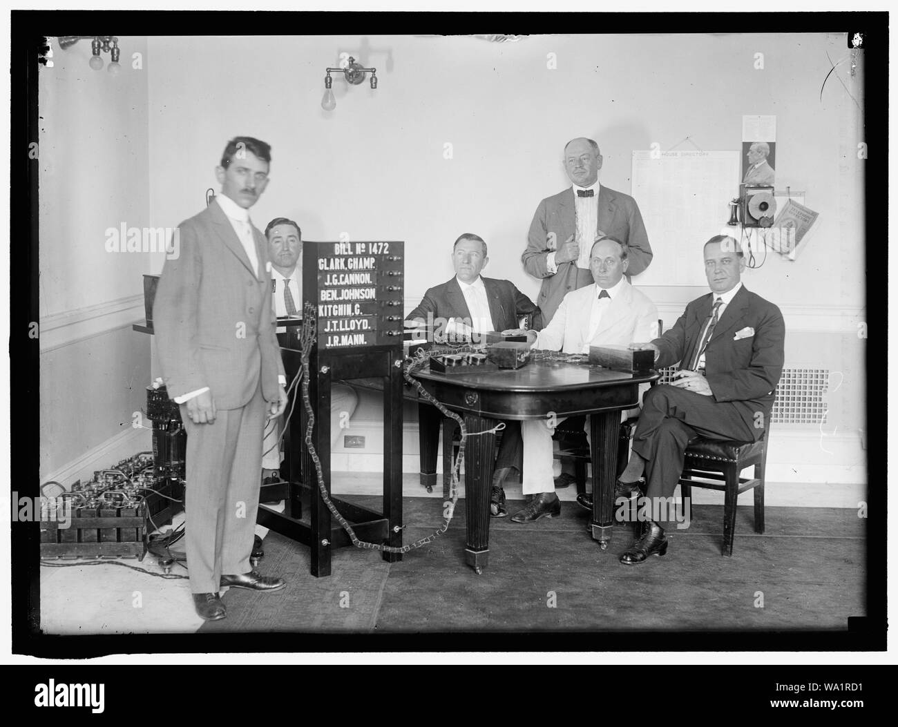 BOBROFF macchina di voto. Essendo considerati per l'uso in casa. In PIEDI DA SINISTRA A DESTRA: REP. JACOWAY; carvi; E BRITTEN Foto Stock