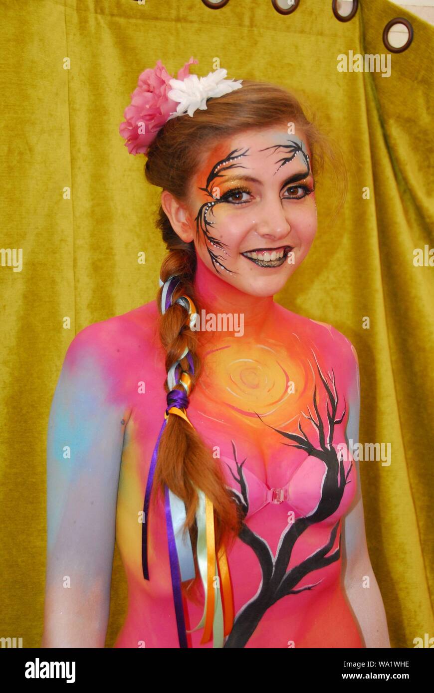 Arte Vivente mostra e body painting show organizzato da Liz Bylett per il Cray Festival, Orpington. Foto Stock