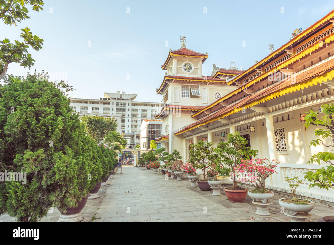 Da Nang, Vietnam: Trung appeso Buu Toa Cao Dai, un tempio Caodaist in Hai Phong Street. Foto Stock